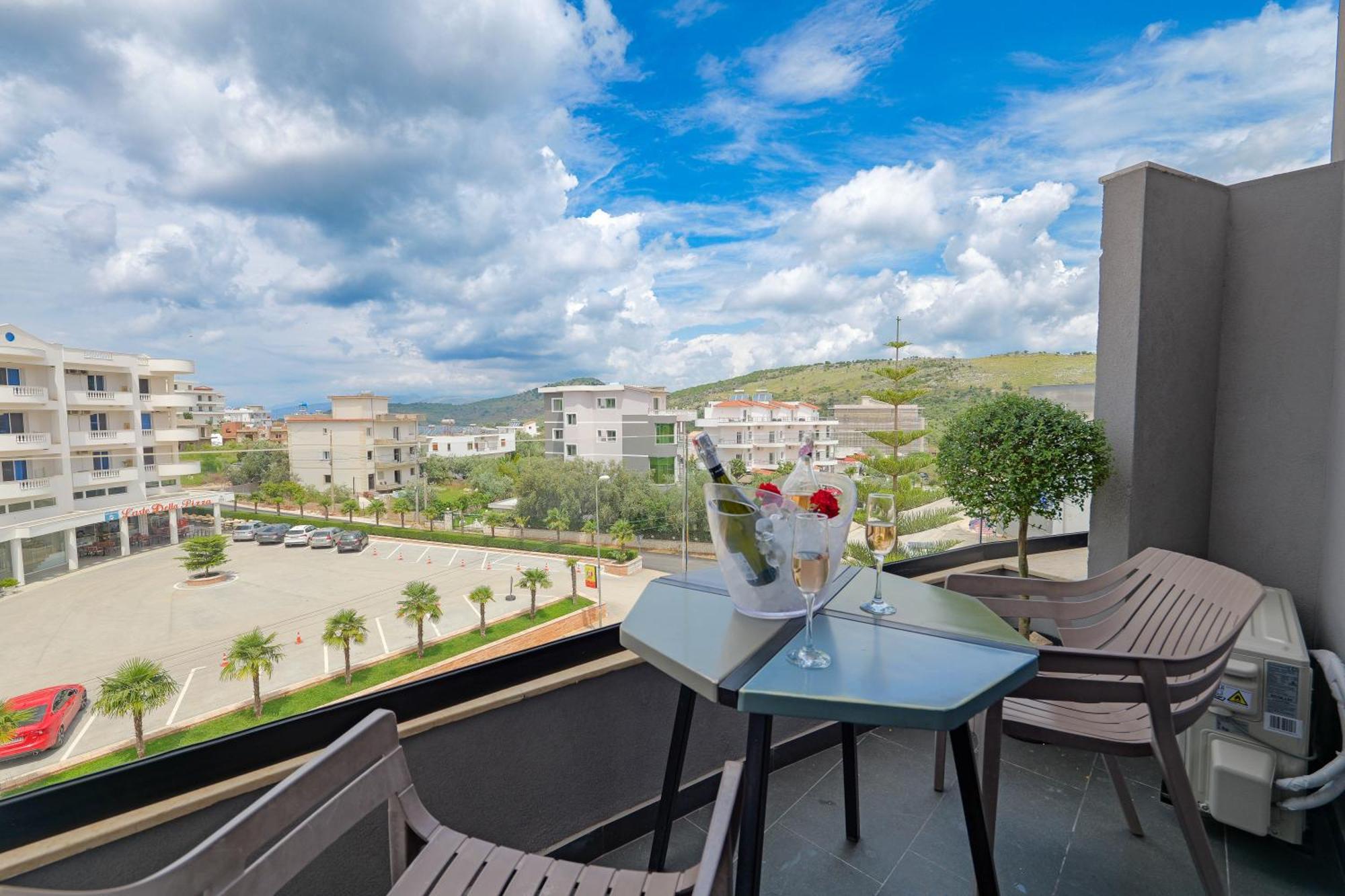 Hotel Kroi Ксаміл Екстер'єр фото